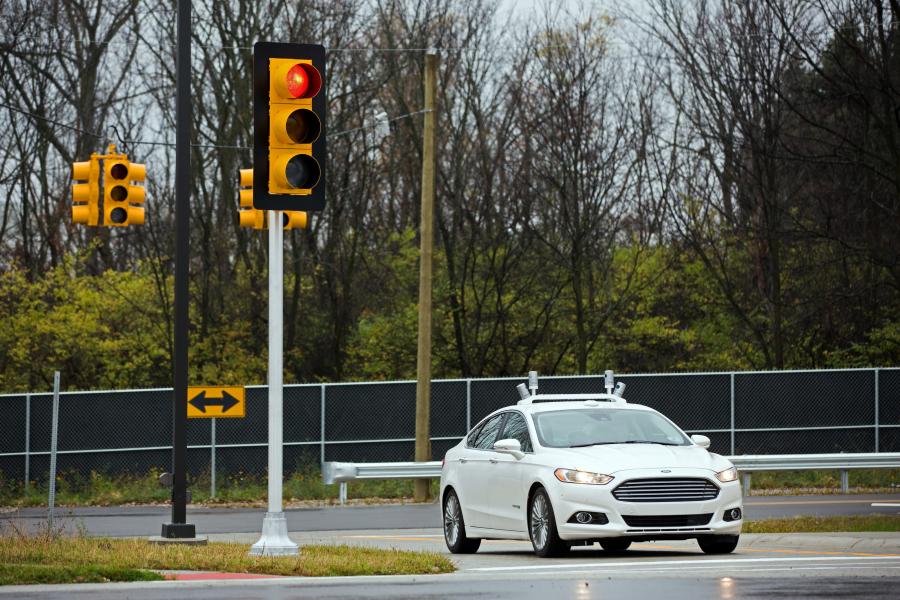  Ford Fusion Hybrid Autonomous Research Vehicle 2016 года  (фото 7 из 10)